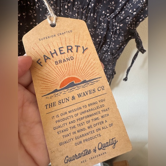 NWT! FAHERTY Sunbeam Top - Luna Mixed Print
SZ medium strappy tank - Picture 10 of 10